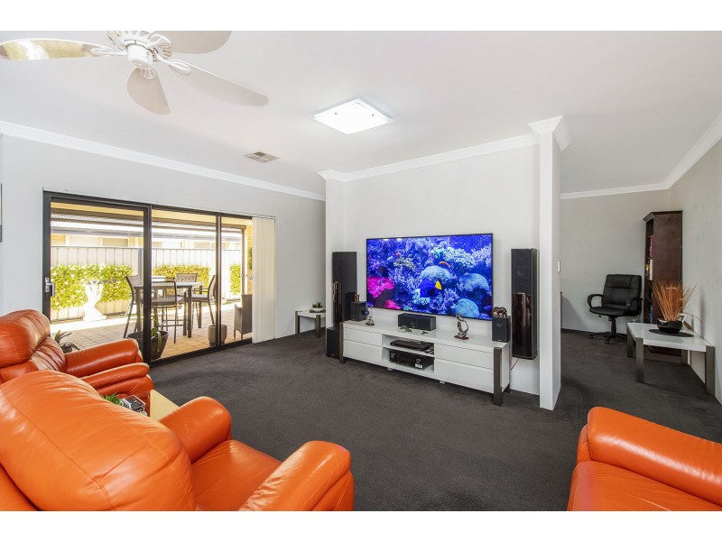 21 St Pierre Loop, Meadow Springs WA 6210