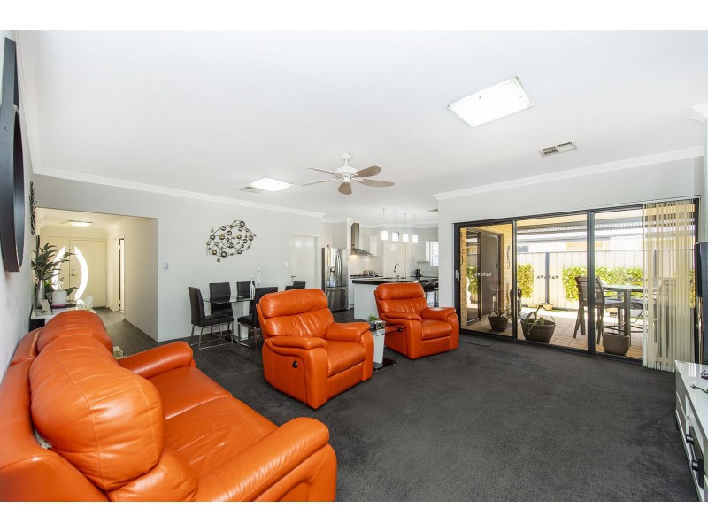 21 St Pierre Loop, Meadow Springs WA 6210