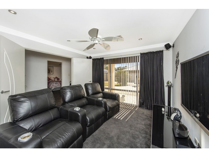 21 St Pierre Loop, Meadow Springs WA 6210