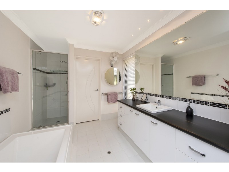 21 St Pierre Loop, Meadow Springs WA 6210