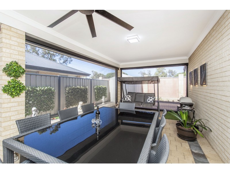 21 St Pierre Loop, Meadow Springs WA 6210