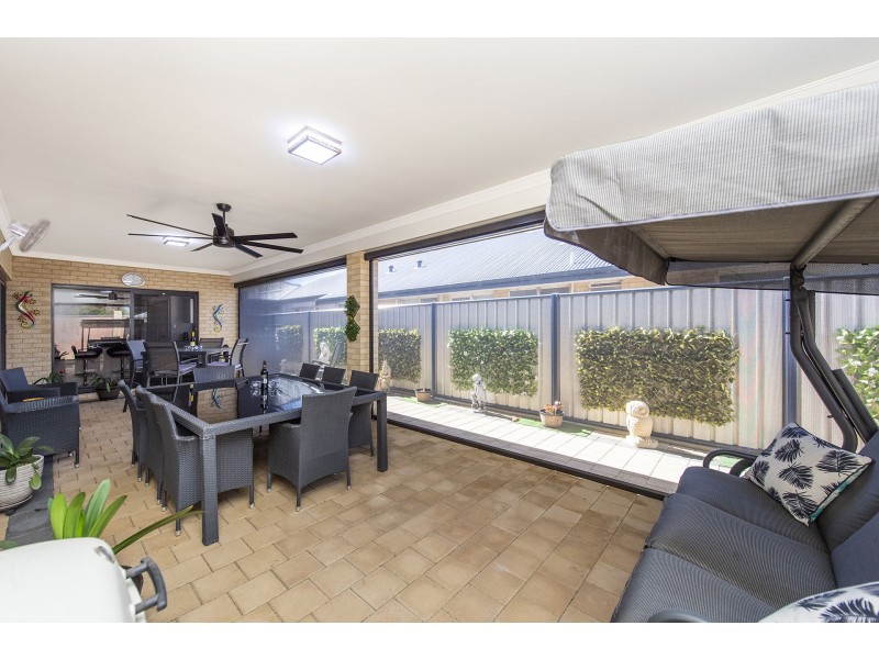 21 St Pierre Loop, Meadow Springs WA 6210