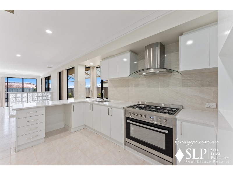 15 Bellerive Boulevard, Madeley WA 6065