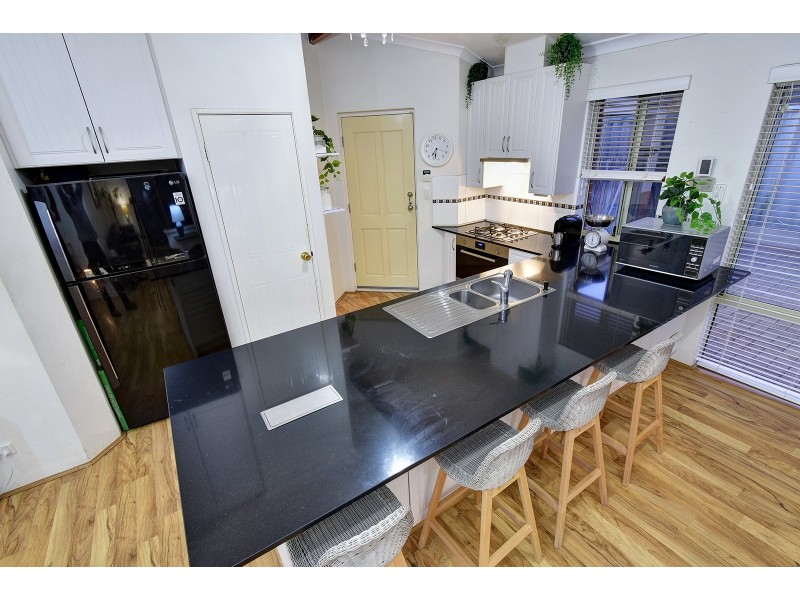 20 Ollera Meander, Carramar WA 6031