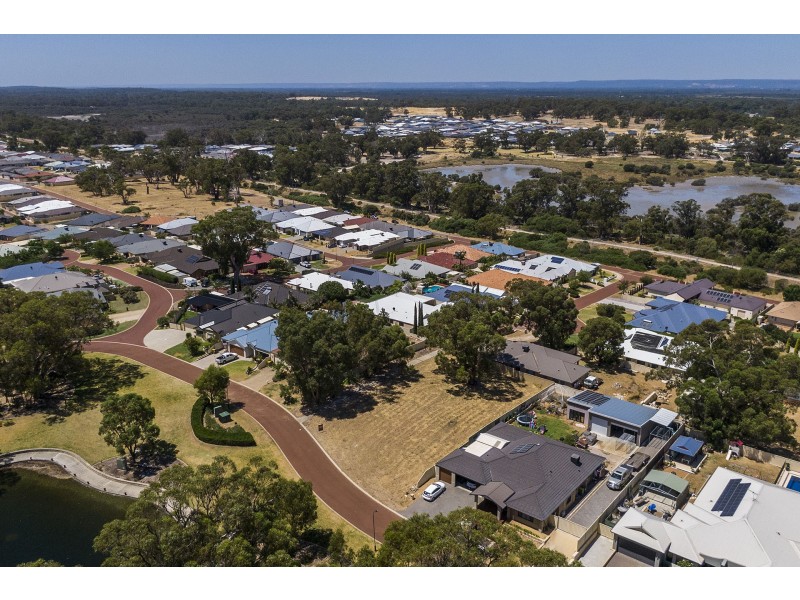 18 Nullewa Parkway, Lakelands WA 6180
