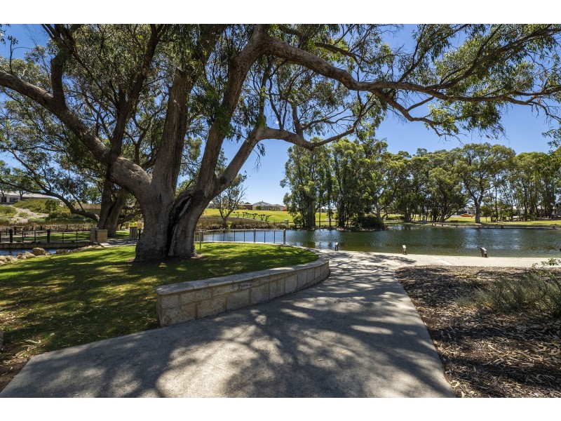 18 Nullewa Parkway, Lakelands WA 6180