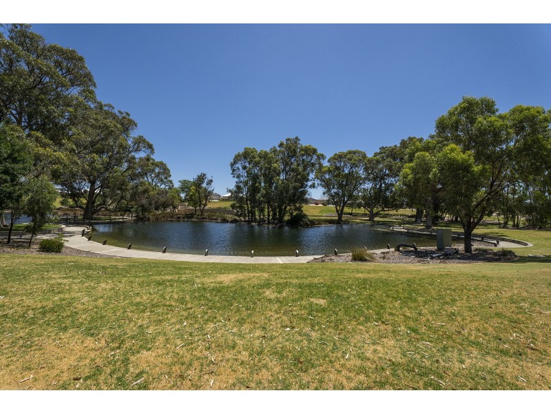 18 Nullewa Parkway, Lakelands WA 6180