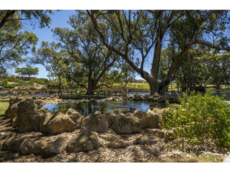 18 Nullewa Parkway, Lakelands WA 6180