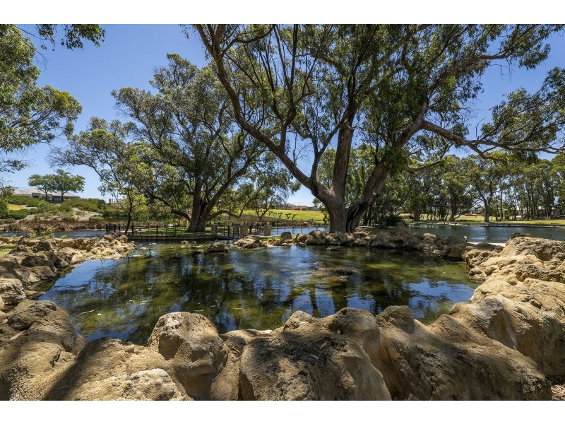 18 Nullewa Parkway, Lakelands WA 6180