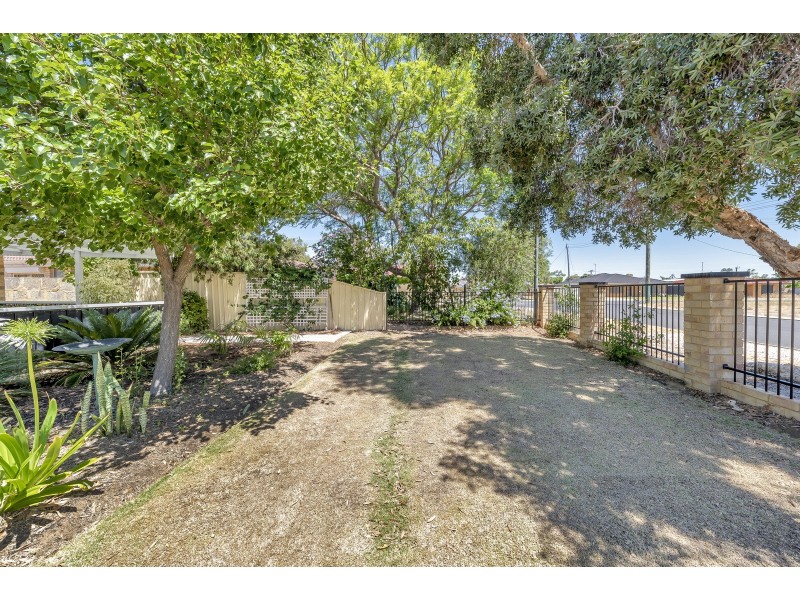 2 Grimsel Court, Coodanup WA 6210
