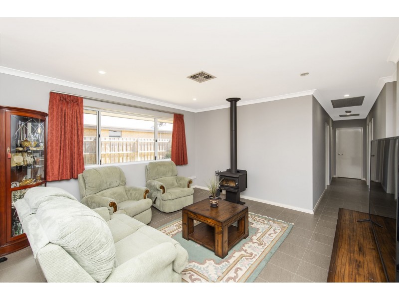 91 Hudson Drive, Dudley Park WA 6210