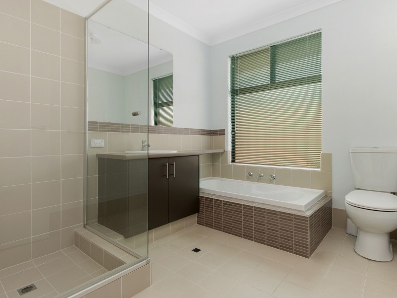 13 Stradbroke Road, Secret Harbour WA 6173