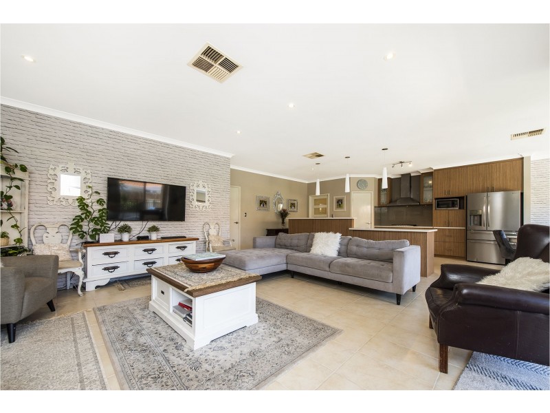 16 Arrowsmith Avenue, Ellenbrook WA 6069