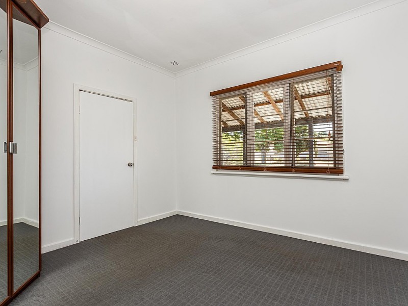 50 Crabtree Way, Medina WA 6167