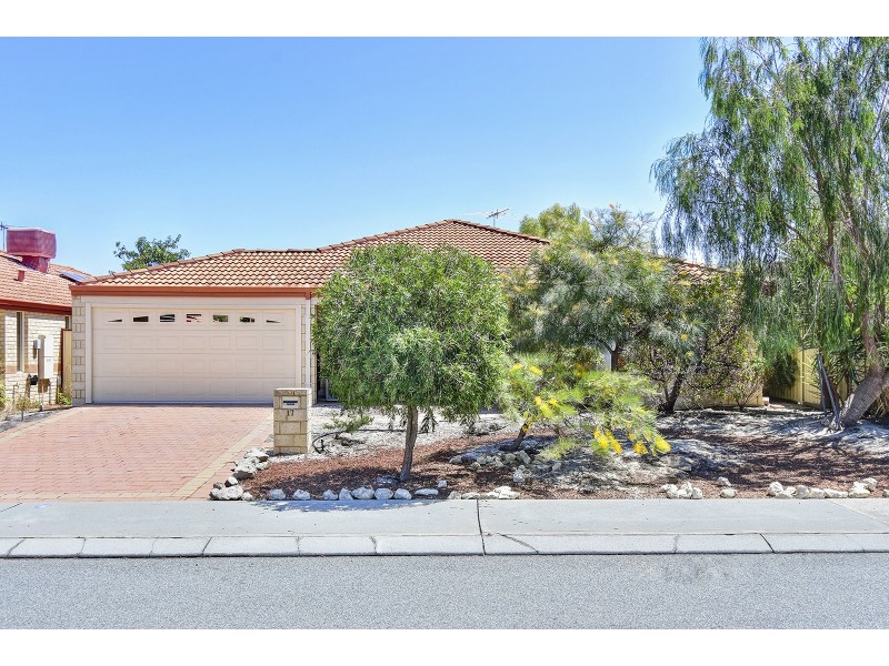 17 Innesvale Way, Carramar WA 6031