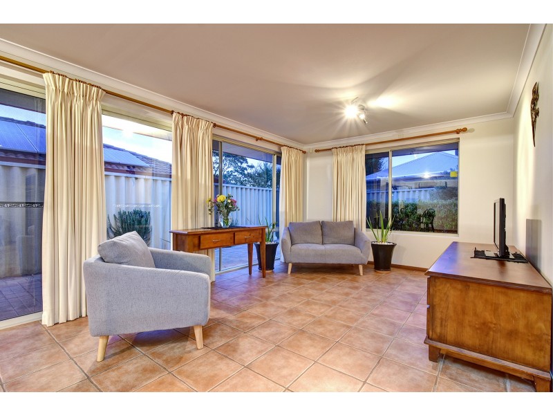 17 Innesvale Way, Carramar WA 6031