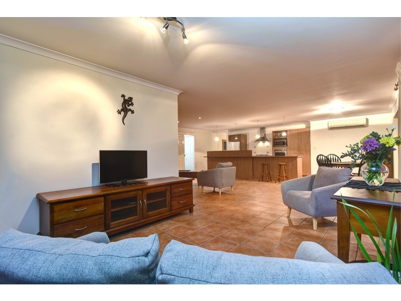 17 Innesvale Way, Carramar WA 6031