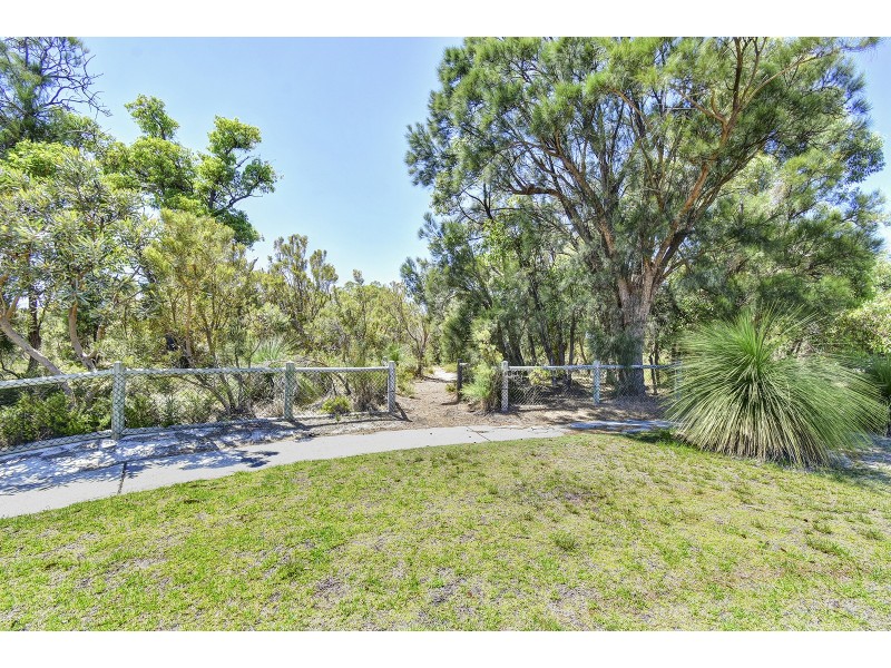 17 Innesvale Way, Carramar WA 6031