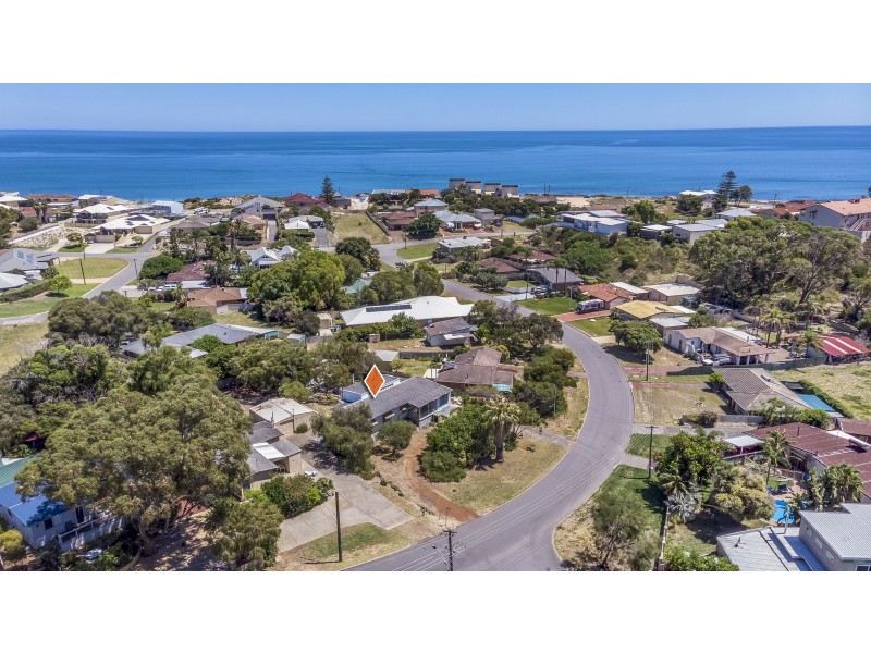 12 Murray Crescent, Halls Head WA 6210