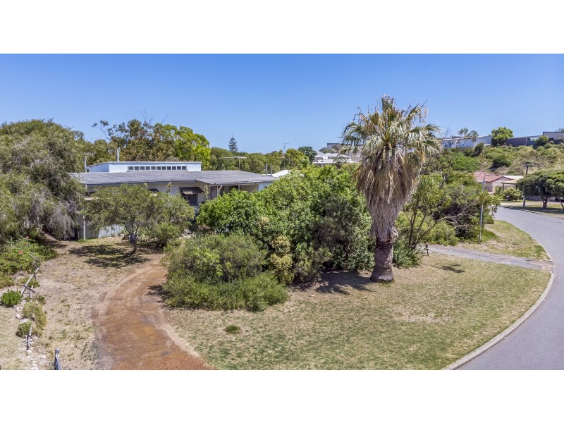 12 Murray Crescent, Halls Head WA 6210