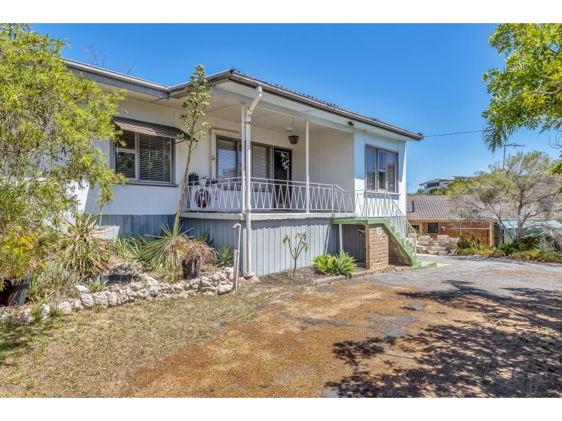 12 Murray Crescent, Halls Head WA 6210