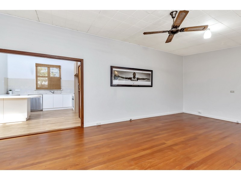 12 Murray Crescent, Halls Head WA 6210