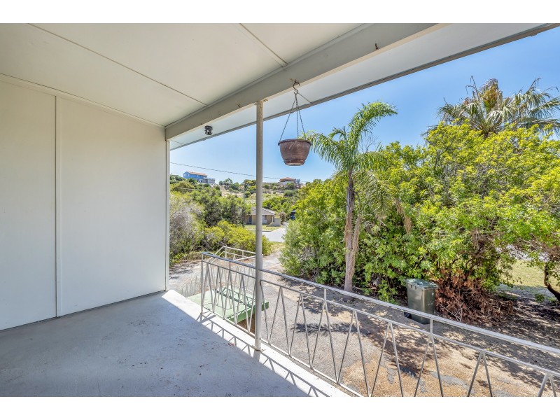 12 Murray Crescent, Halls Head WA 6210