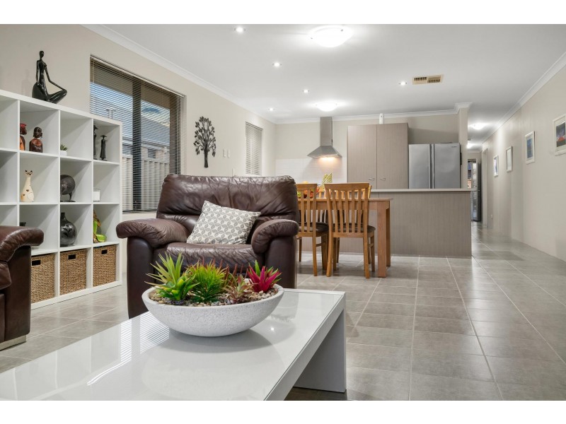 18 Elemi Bend, Atwell WA 6164