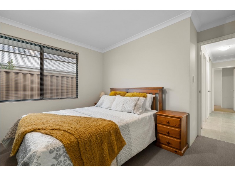 18 Elemi Bend, Atwell WA 6164