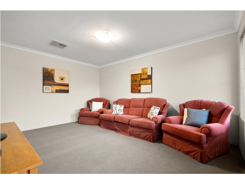 18 Elemi Bend, Atwell WA 6164