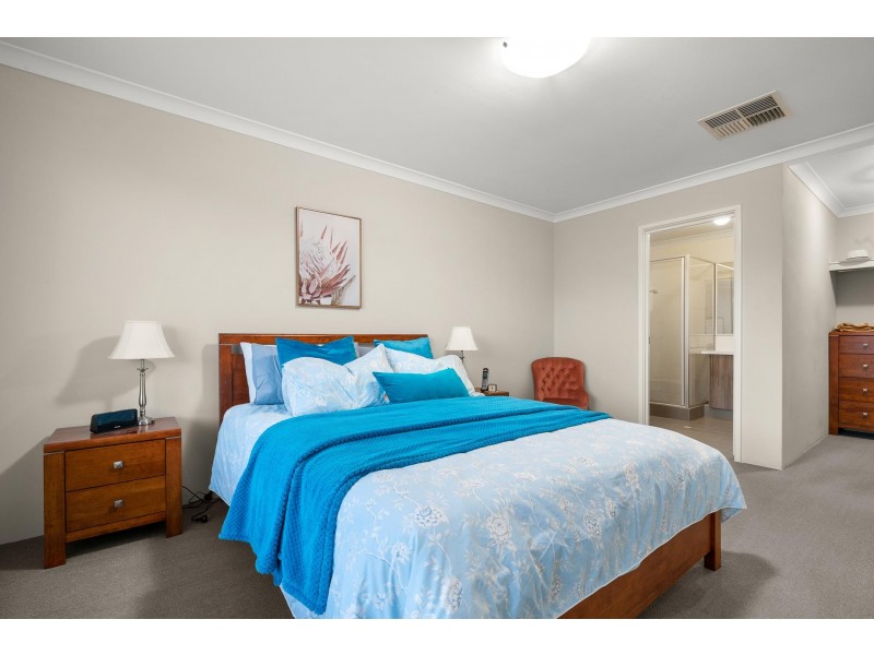 18 Elemi Bend, Atwell WA 6164