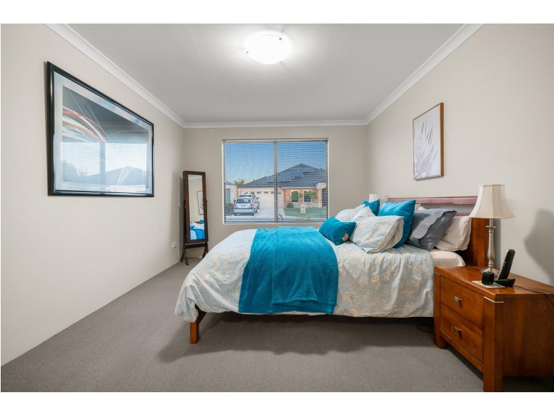 18 Elemi Bend, Atwell WA 6164