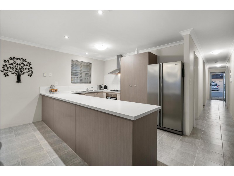 18 Elemi Bend, Atwell WA 6164