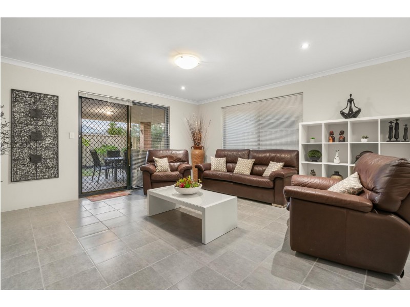 18 Elemi Bend, Atwell WA 6164