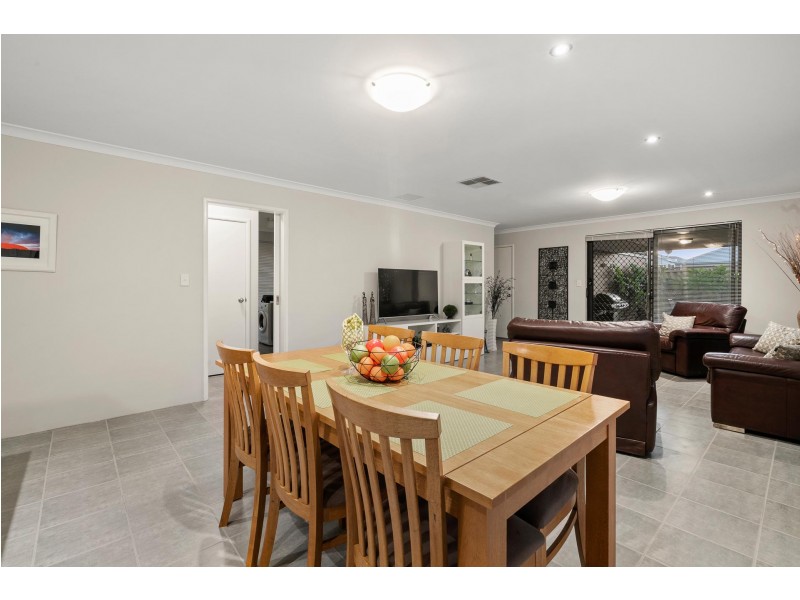 18 Elemi Bend, Atwell WA 6164