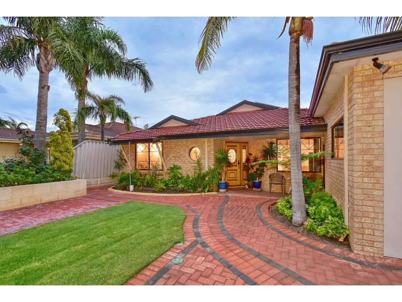 22 Mallina Circuit, Carramar WA 6031