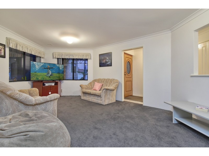 22 Mallina Circuit, Carramar WA 6031