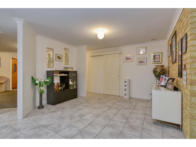 22 Mallina Circuit, Carramar WA 6031