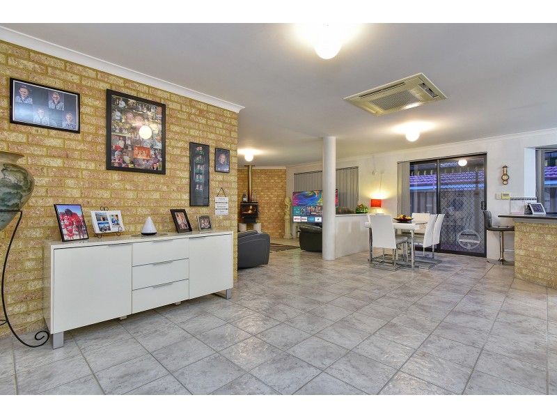 22 Mallina Circuit, Carramar WA 6031