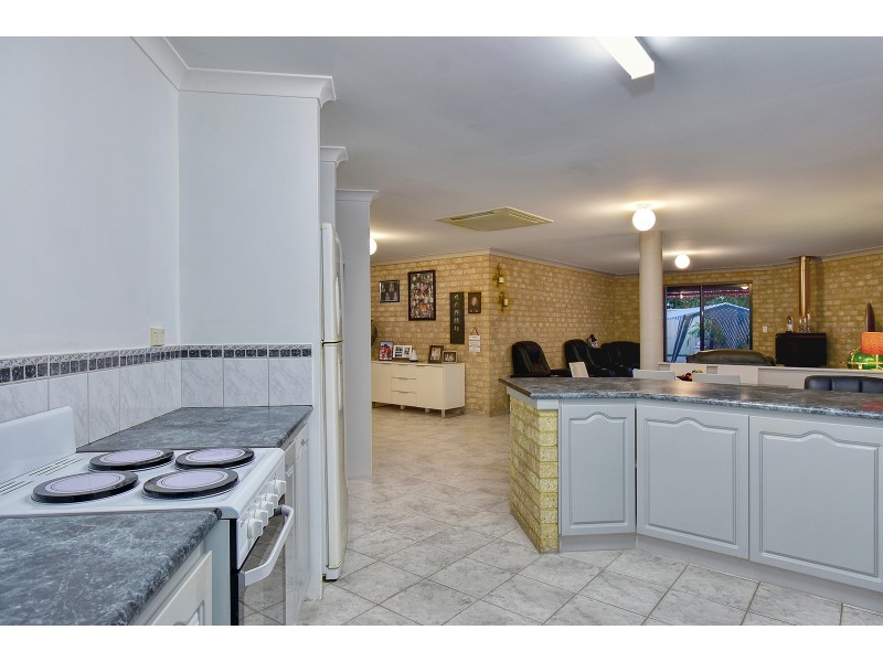 22 Mallina Circuit, Carramar WA 6031