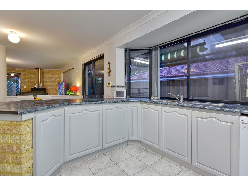 22 Mallina Circuit, Carramar WA 6031