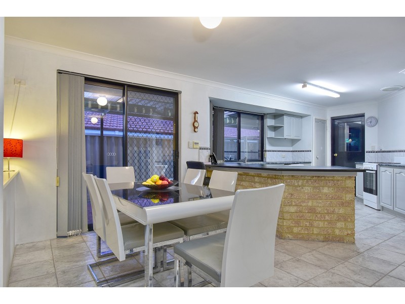 22 Mallina Circuit, Carramar WA 6031