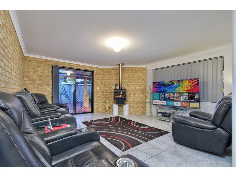 22 Mallina Circuit, Carramar WA 6031