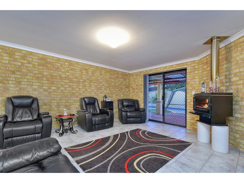 22 Mallina Circuit, Carramar WA 6031