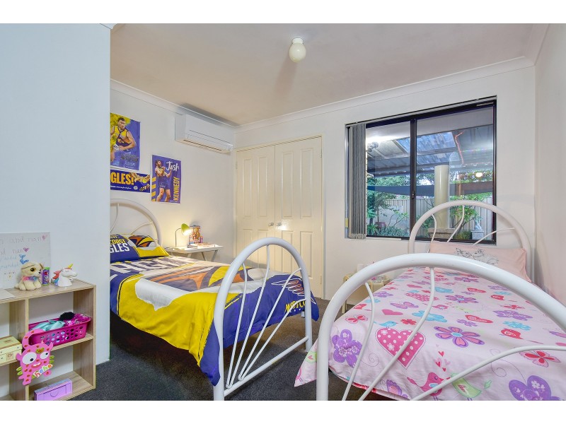 22 Mallina Circuit, Carramar WA 6031