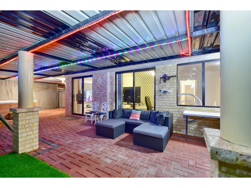 22 Mallina Circuit, Carramar WA 6031