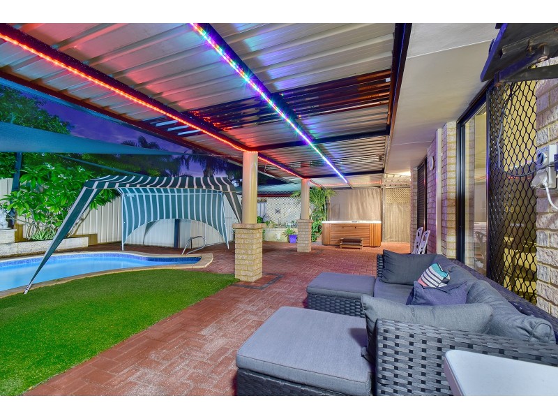 22 Mallina Circuit, Carramar WA 6031