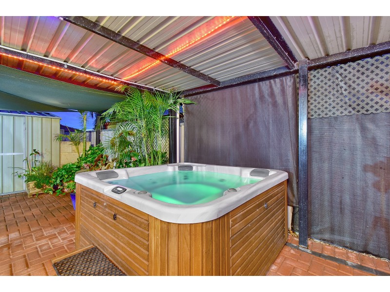 22 Mallina Circuit, Carramar WA 6031