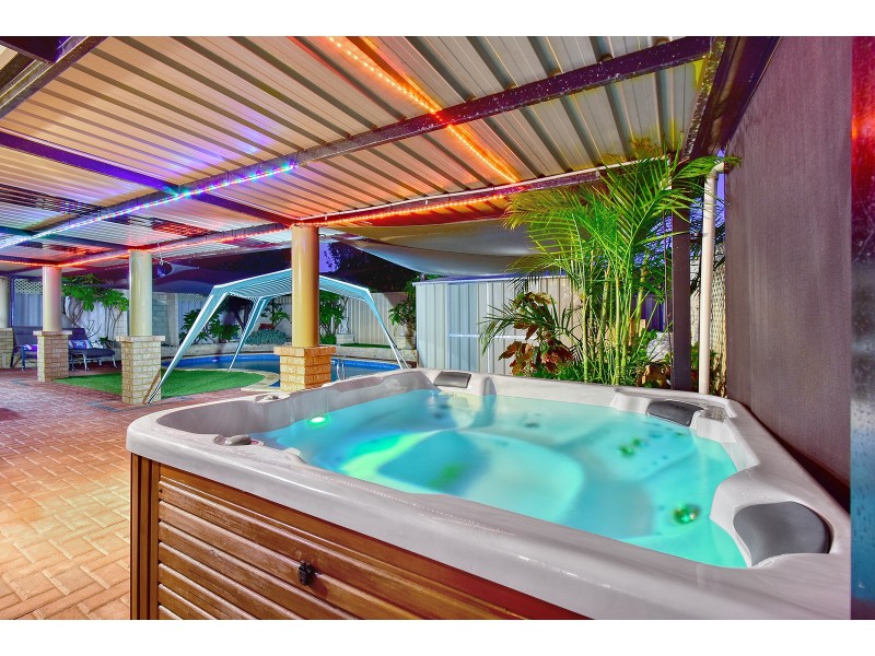 22 Mallina Circuit, Carramar WA 6031