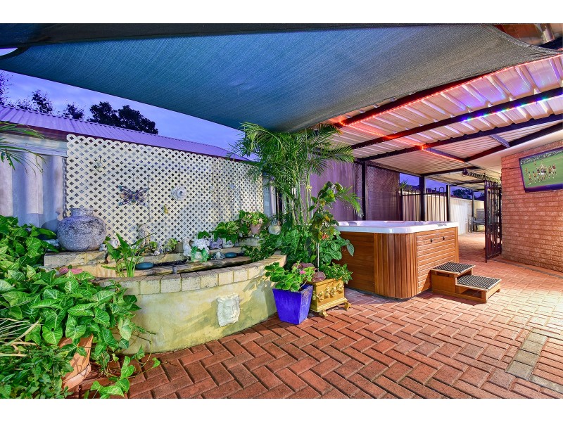 22 Mallina Circuit, Carramar WA 6031